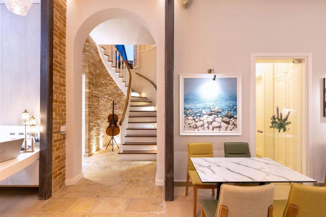 Acanthus Blue 3*