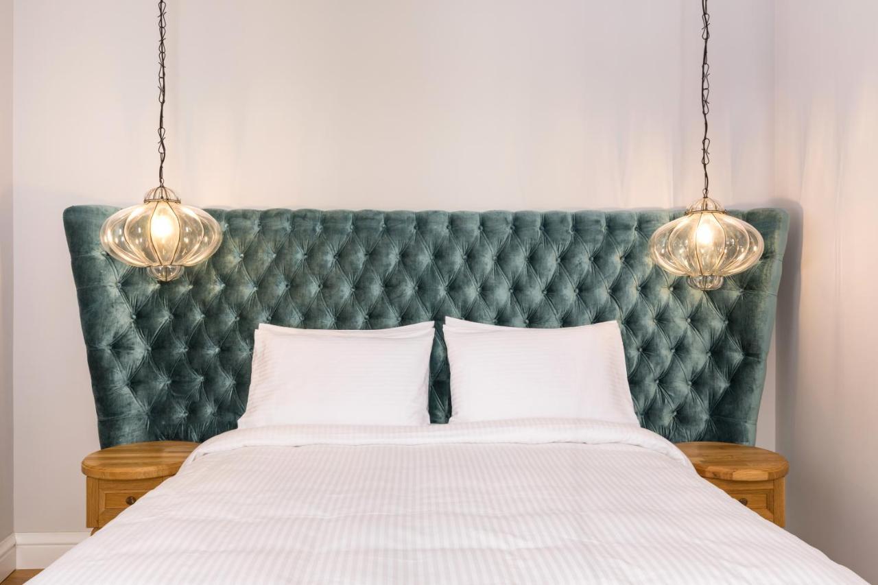 Acanthus Blue 3*
