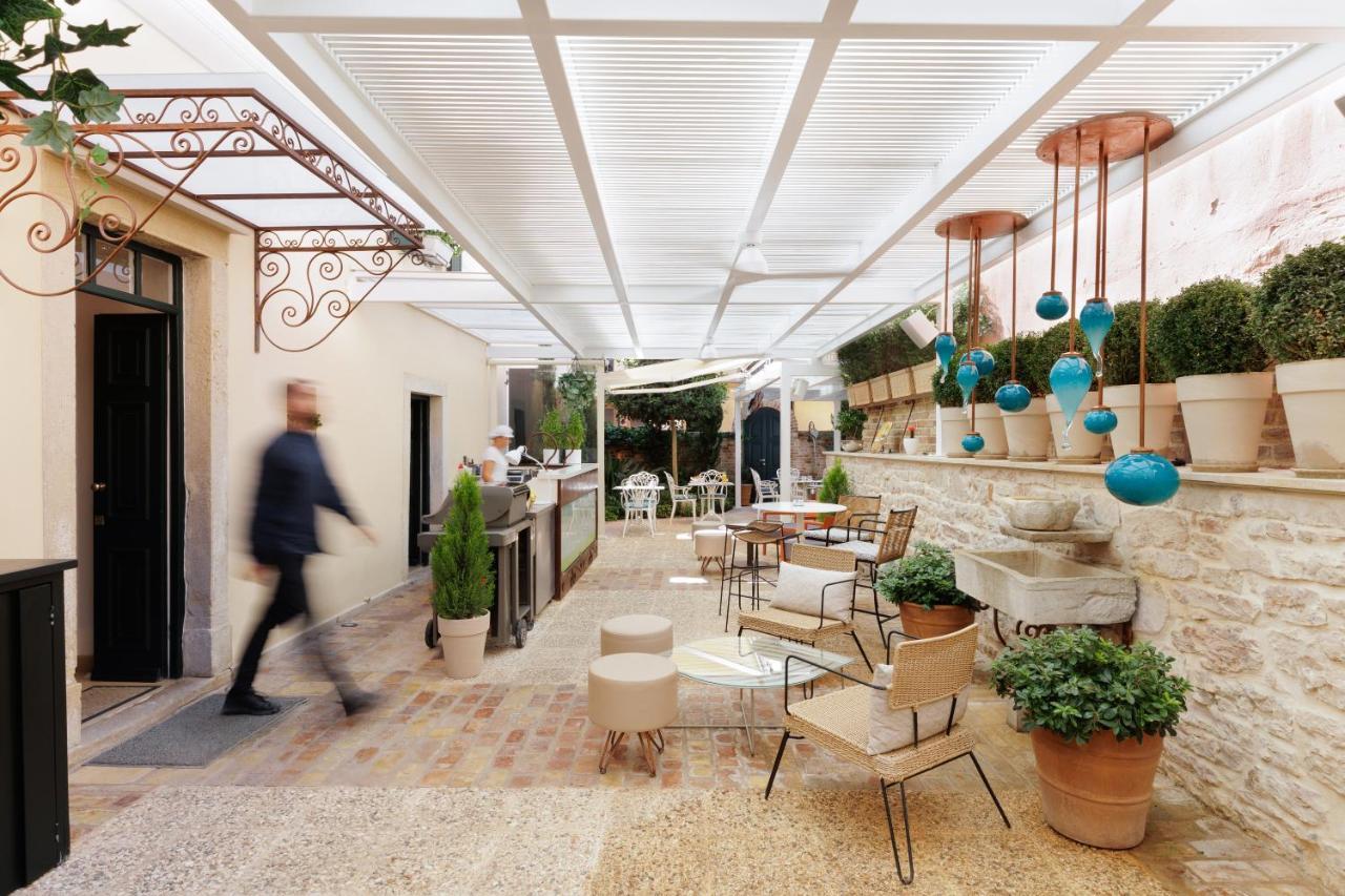 Acanthus Blue Hotel