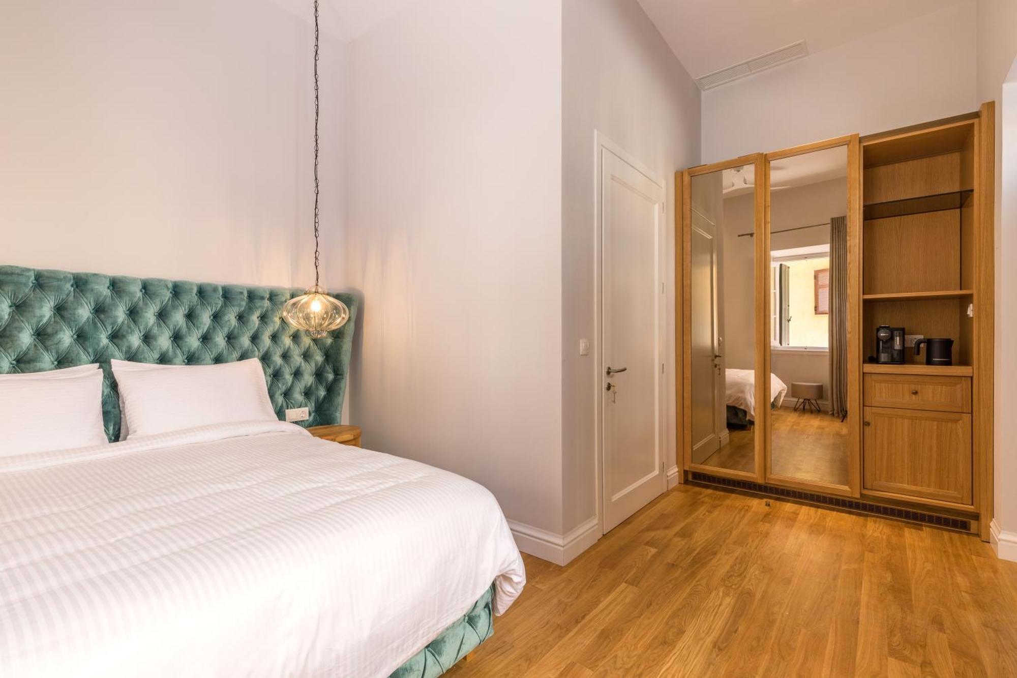 Acanthus Blue Hotel